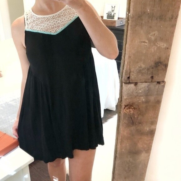 KORI America small boho flowy lace dress - Picture 3 of 10